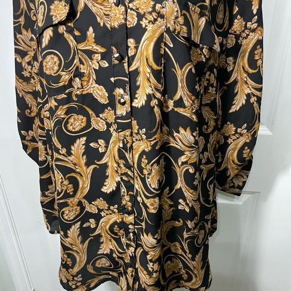 Torrid Womens  Black and Gold Patterned Shirt Size 2 CB-10 - Picture 5 of 10